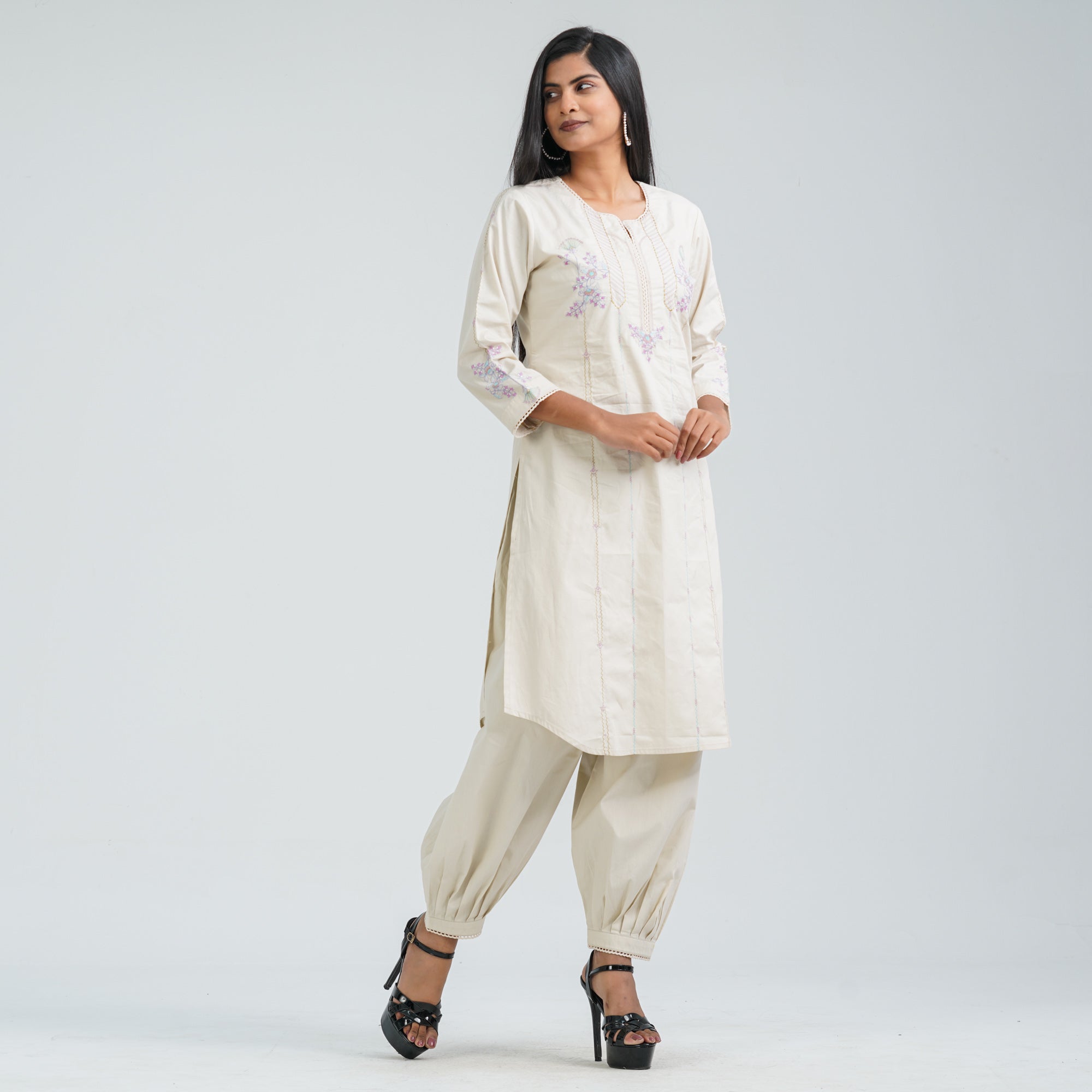 Women’s Cream Cotton Embroidered Two Piece Set - 3